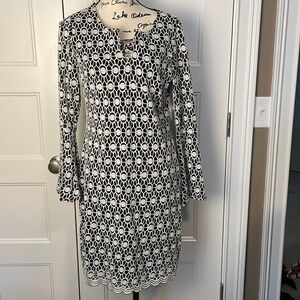 NWT Roz & Ali Black and White Lace Sheath Dress with Bell Sleeves Size Medium